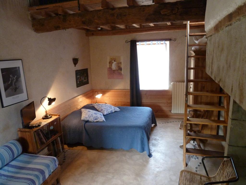 Bed and Breakfast Le vieux vélo à Chaptuzat Extérieur photo