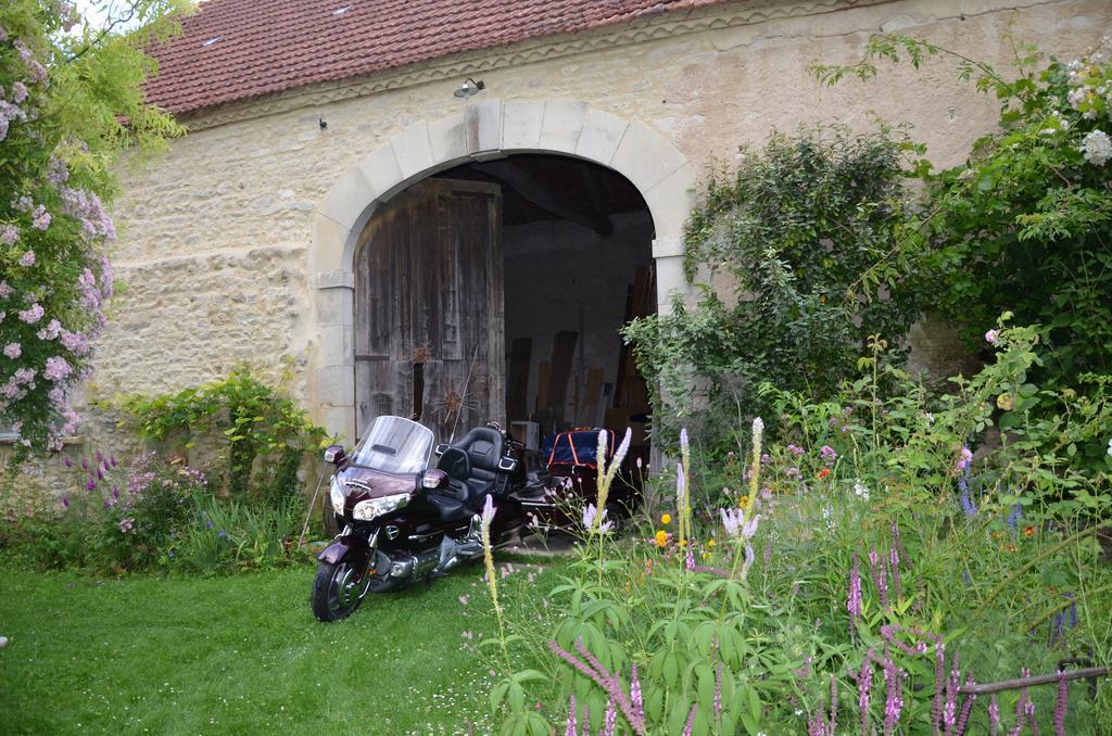 Bed and Breakfast Le vieux vélo à Chaptuzat Extérieur photo