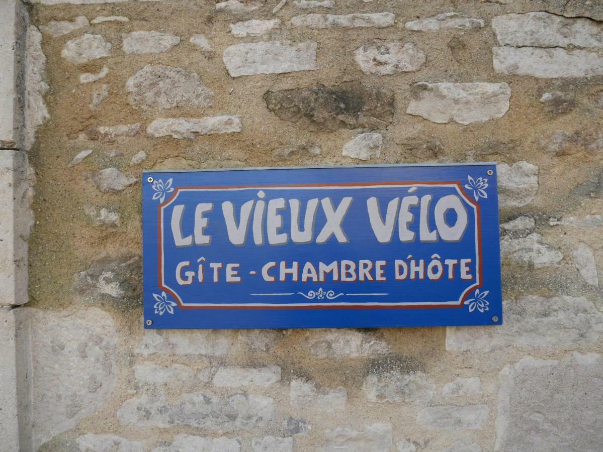 Bed and Breakfast Le vieux vélo à Chaptuzat Extérieur photo